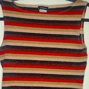 Eyeshadow shirt with five different colors and a gold sparkle